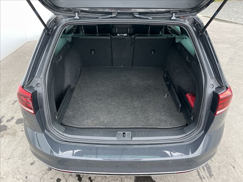 Volkswagen Passat 2,0 TDI 4MOT DSG RLine  Varian - fotka 24 z 24