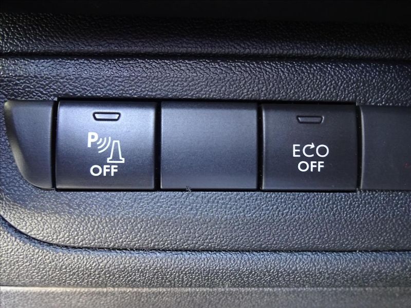 Peugeot 2008 1,2i 61kW - fotka 47 z 55
