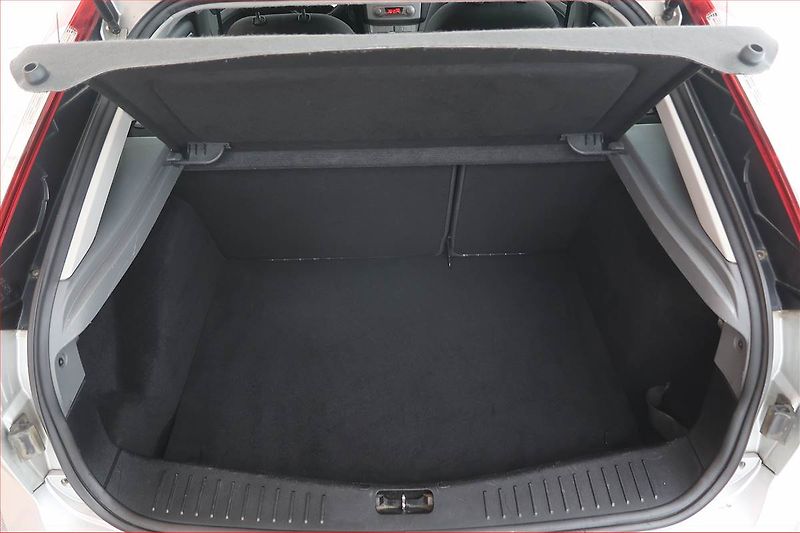 Ford Focus (2008) 1.6 16V, po STK, servisované - fotka 13 z 15