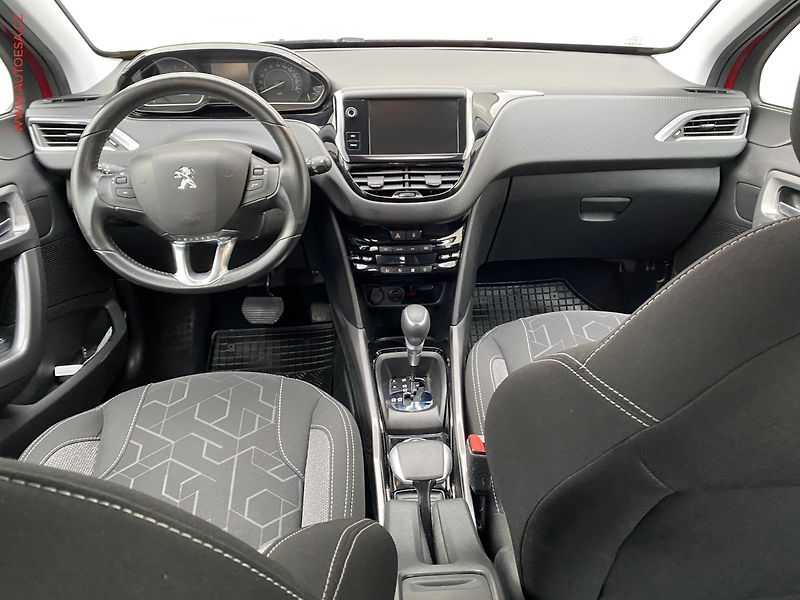 Peugeot 2008 (2017) 1.2 PT, ČR, Active, AT - fotka 8 z 20
