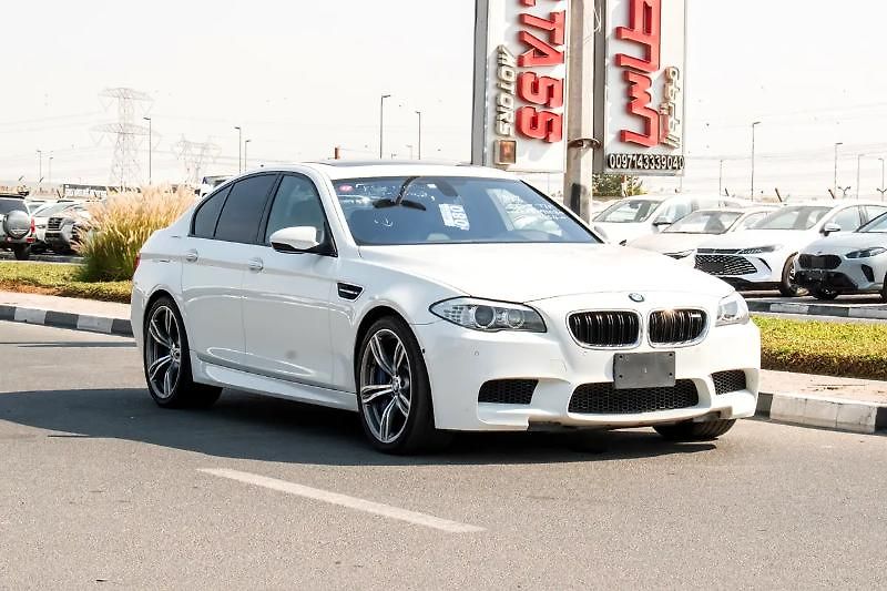BMW M5 (2012) M5 4.4 V8 Twin-Turbo - fotka 1 z 14