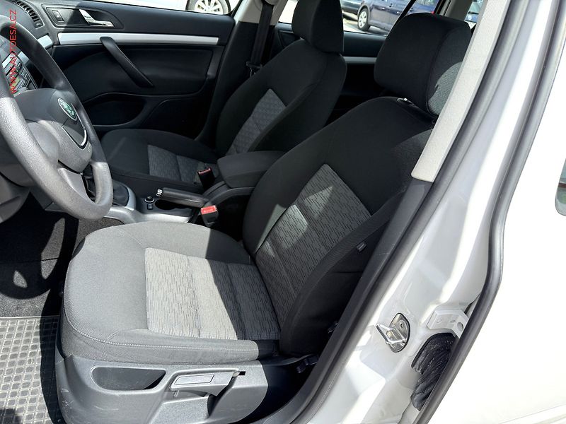 Škoda Octavia (2009) 1.6 MPi, Ambiente, AC - fotka 9 z 13