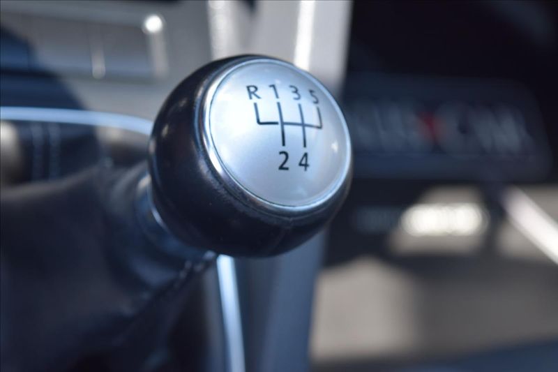 Volkswagen Golf 1,4 i 59KW NOVÁ STK ALU KLIMA - fotka 42 z 46