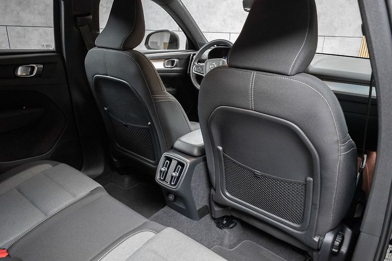 Volvo XC40 B4 CORE*145KW*ACC*ČR*DPH*1.MAJ - fotka 15 z 46