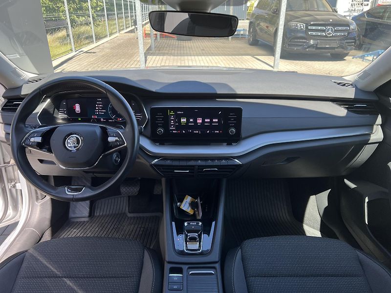 Škoda Octavia (2023) AMBITION 4x4 DSG - fotka 15 z 38
