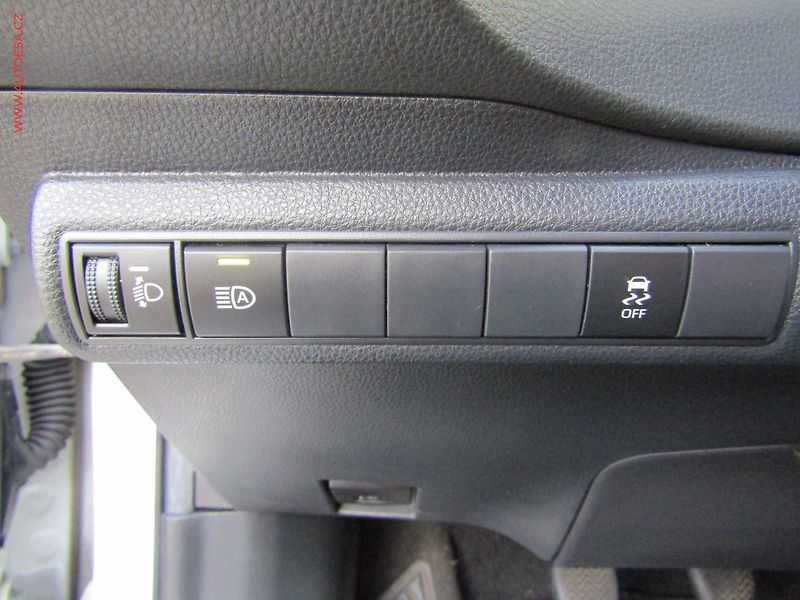 Toyota Corolla (2019) 1.2i, 2.maj,ČR, LED, TZ, ČR - fotka 12 z 19