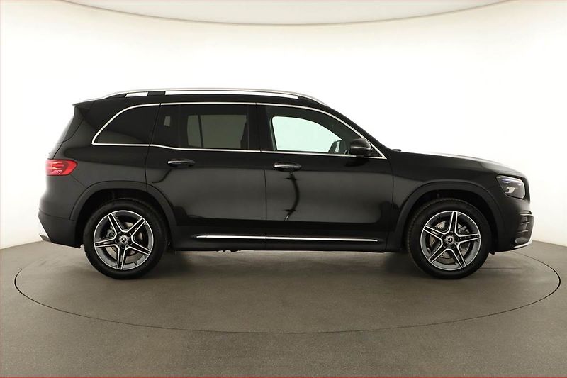 Mercedes-Benz GLB (2025) 200 d 4MATIC, AMG Line - fotka 6 z 25
