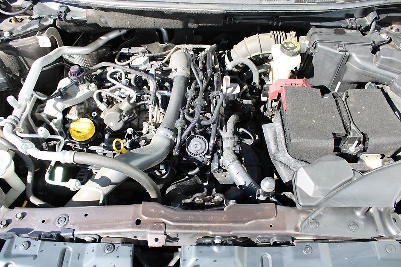 Nissan Qashqai 1.3 DiG-T 1.Majitel ČR Panoram - fotka 24 z 25