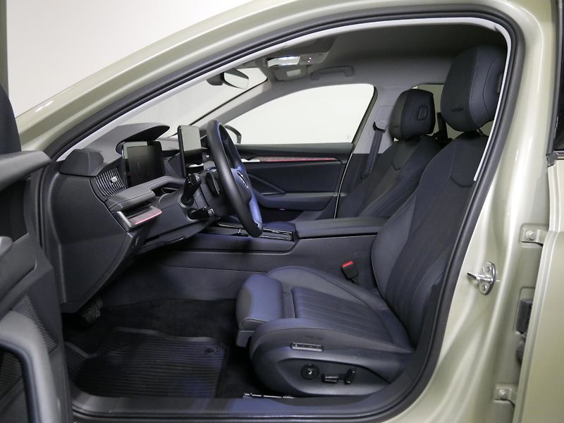 Škoda Superb - fotka 6 z 25