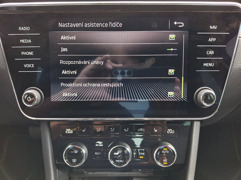 Škoda Superb (2019) Style Extra DSG 2,0TDi 140kW - fotka 21 z 35