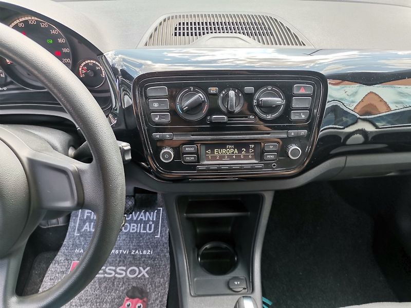 Volkswagen up! (2014) 1.0MPi 44kw Automat PDC ČR - fotka 27 z 27