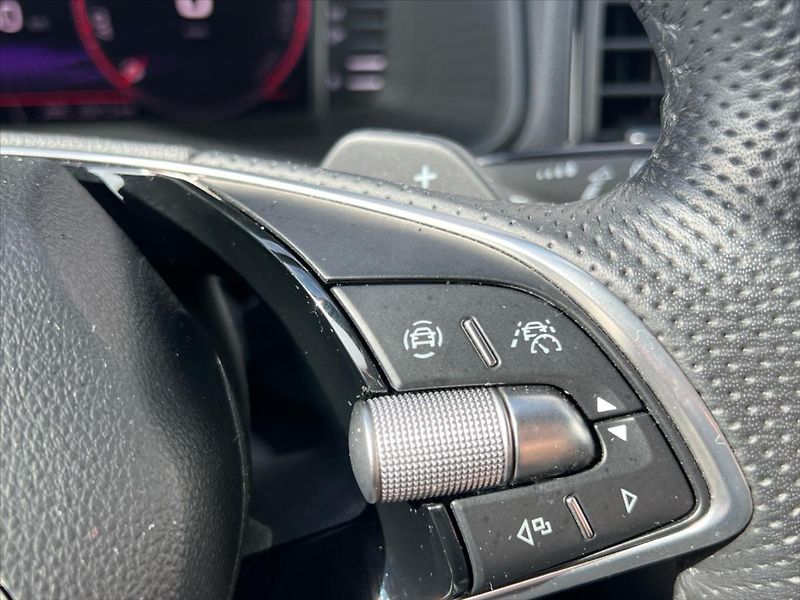 Škoda Karoq 1,5 TSi 110kW 7DSG SPORTLINE - fotka 31 z 34