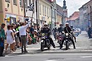 Ze startu XIV. Slánského okruhu - průjezd Londou.