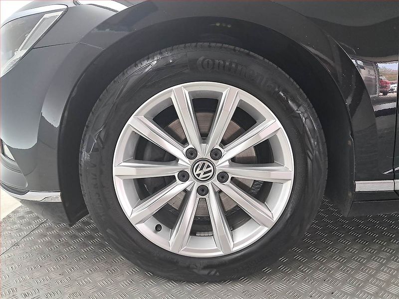 Volkswagen Passat (2015) 2.0 TDI, Automat, Serv.kniha - fotka 15 z 20
