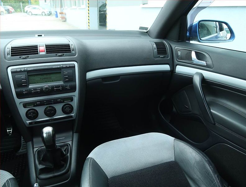 Škoda Octavia (2008) RS 2.0 TDI, po STK, udržované - fotka 8 z 15
