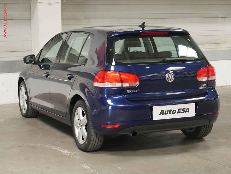Volkswagen Golf (2011) 1.6TDi, Navi, AC - fotka 4 z 21