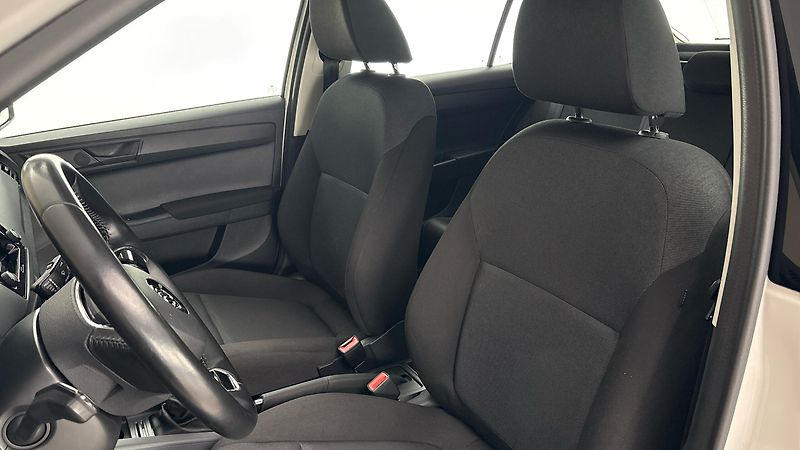 Škoda Fabia 1.0 TSI Active - fotka 15 z 23