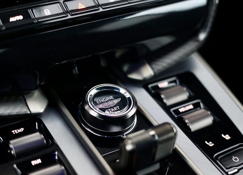Aston Martin Vanquish (2024) 5.2 V12 New model - fotka 53 z 60