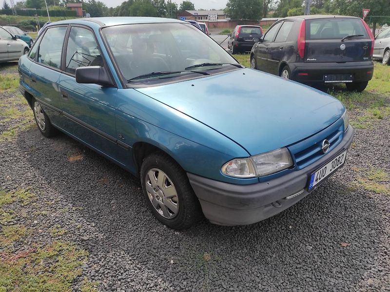 Opel Astra 1.4 8V - fotka 7 z 16