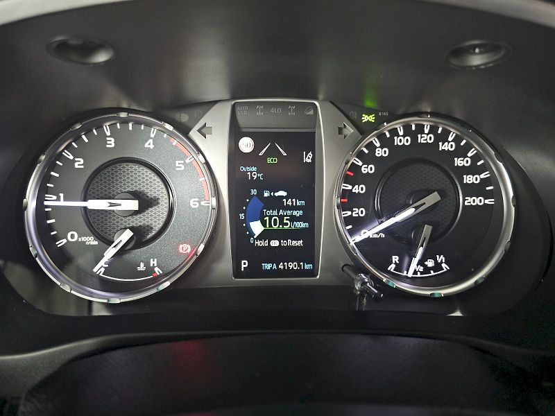 Toyota Hilux (2025) 2.8 D-4D 204k 6AT EXECUTIVE TA - fotka 12 z 33