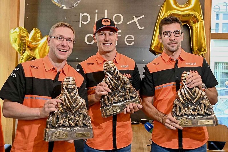 Martin Macík v posádce s Františkem Tomáškem a Davidem Švandou to dokázal. Navázal na legendárního Karla Lopraise a po třiadvaceti letech je dalším českým vítězem Rallye Dakar.