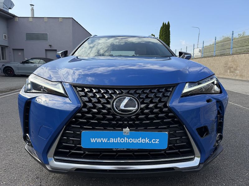 Lexus UX 250h 2,0i 112kW hybrid automat navi - fotka 8 z 22