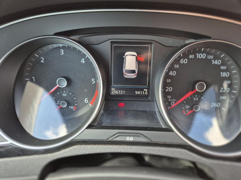Volkswagen Passat (2018) VW Passat 2.0 TDi R-line 110kw - fotka 13 z 22