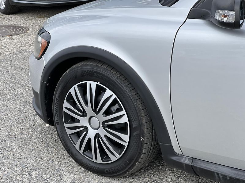 Volvo C30 1.6D ABS KLIMATIZACE TAŽNÉ - fotka 32 z 35