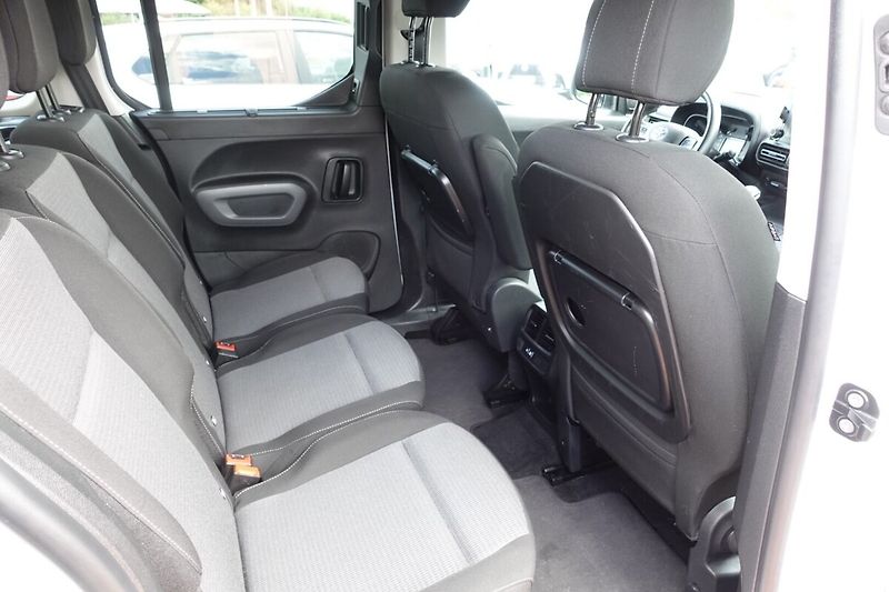 Toyota ProAce City Verso 1.5 D4-D 130 6 MT Long 5D Fami - fotka 13 z 31