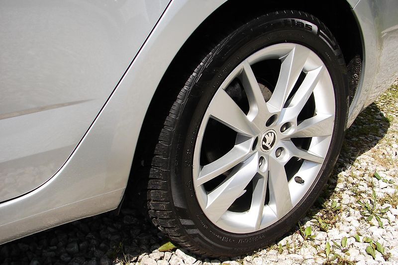 Škoda Octavia 2.0 TDi DSG LED NAVI ČR-ZADÁNO - fotka 40 z 43