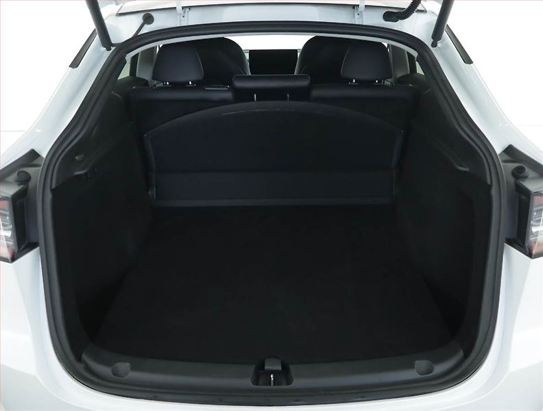 Tesla Model Y (2023) Long Range AWD 79kWh, SoH 90% - fotka 14 z 22