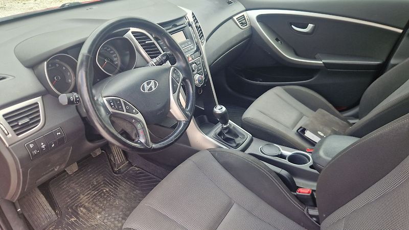 Hyundai i30 1,6 I - fotka 9 z 10