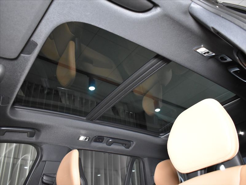 Volvo XC90 2,0 D5 AWD INS, Bowers,vzduch, - fotka 17 z 31