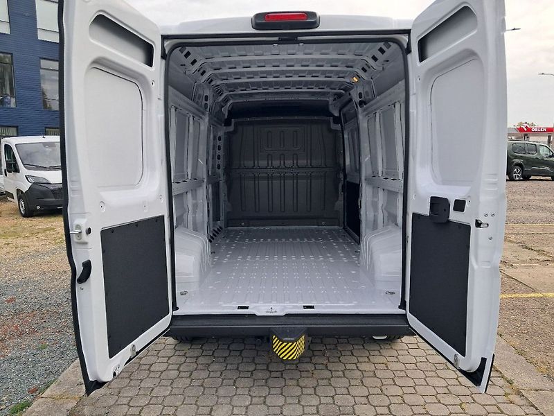 Peugeot Boxer Furgon 3500 L3H2 BlueHDi 180k - fotka 11 z 17