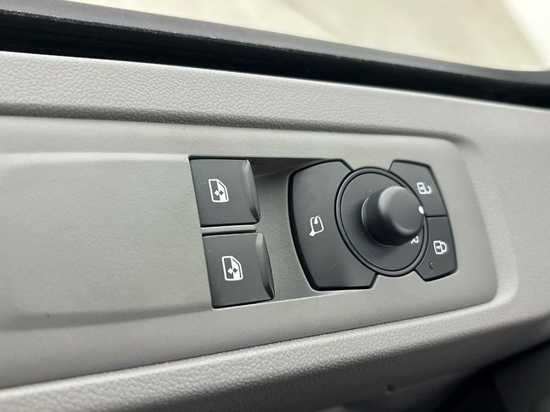 Volkswagen Transporter (2025) 83 kWh - fotka 21 z 27