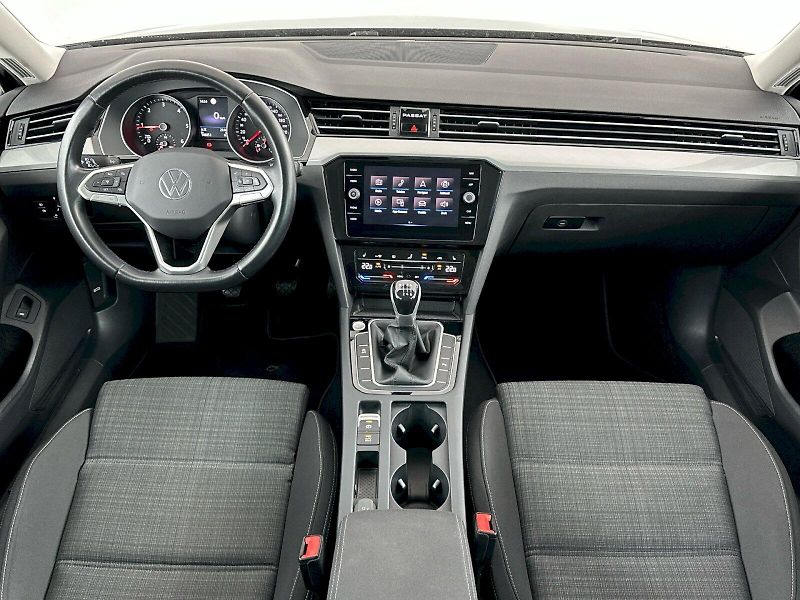 Volkswagen Passat (2022) Business 2.0 TDI 110kW - fotka 5 z 30