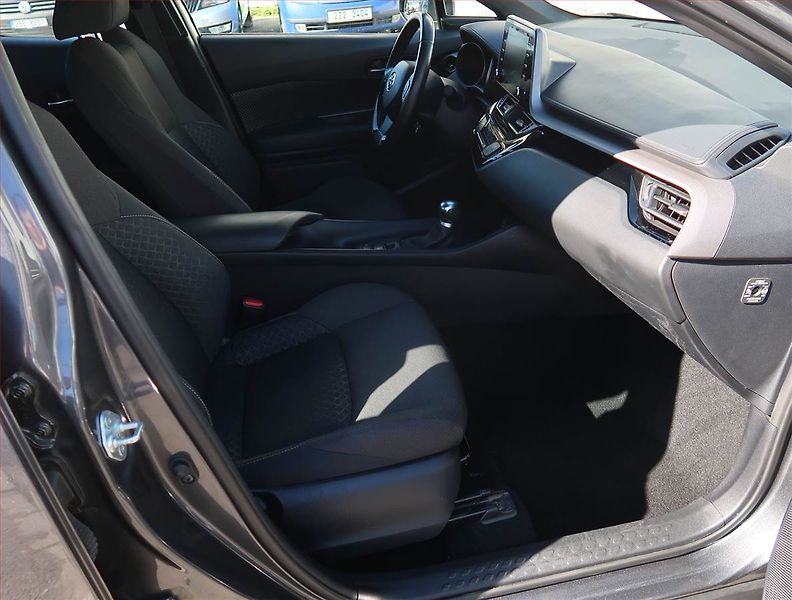 Toyota C-HR (2022) Business 1.8 Hybrid, digi klim - fotka 9 z 22