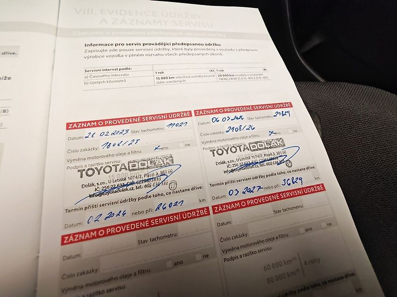 Toyota Corolla Cross 1.8 Hybrid Style - fotka 38 z 39