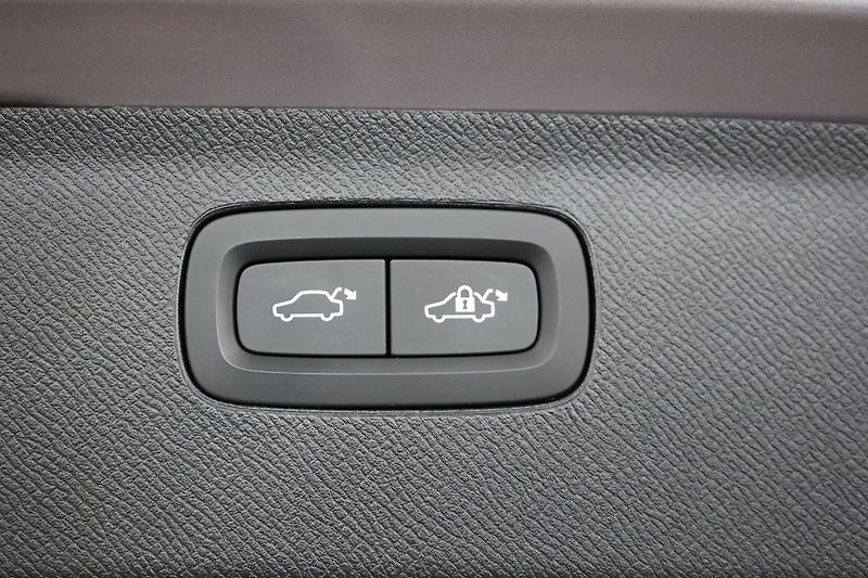 Volvo XC90 T8 Ultra Dark, Bowers, Tažné - fotka 9 z 41