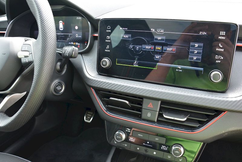 Škoda Kamiq (2024) 1.5 TSI 110 KW Monte Carlo - fotka 18 z 25