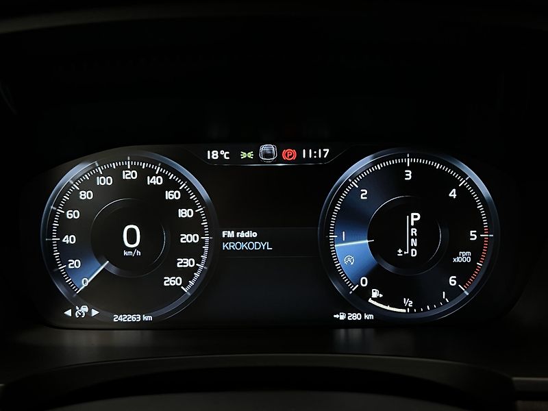 Volvo V90 CC D5 AWD AUT CZ - fotka 20 z 33