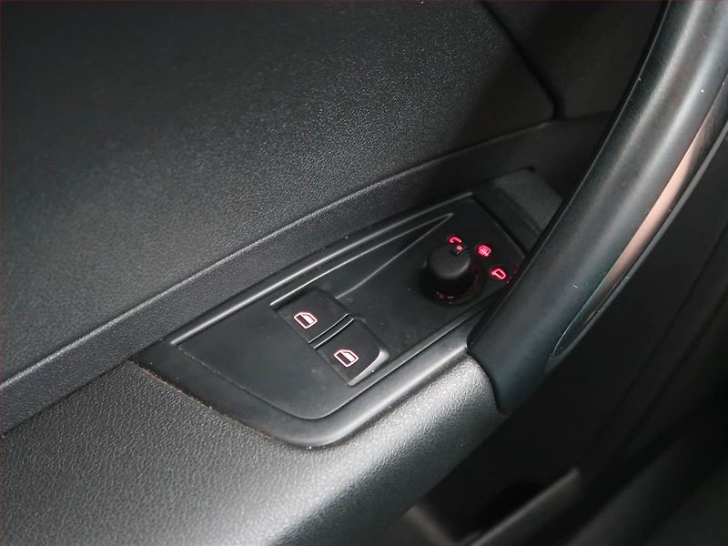 Audi A1 (2011) 1.6 TDI, Serv.kniha, Tempomat - fotka 16 z 17