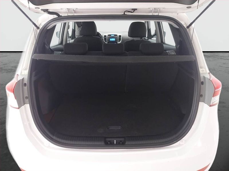 Hyundai ix20 (2011) 1.4 CRDi, Vyhř. sedaček - fotka 14 z 16