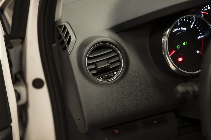 Peugeot 3008 2,0 HDI NAVIGACE TAŽNÉ - fotka 29 z 36
