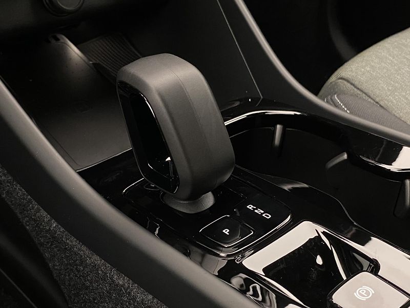 Volvo XC40 (2026) B3 AUT DARK PLUS - fotka 34 z 60