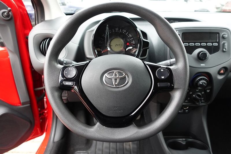 Toyota Aygo 1.0 VVT-i 5M/T x + comfort - fotka 15 z 23
