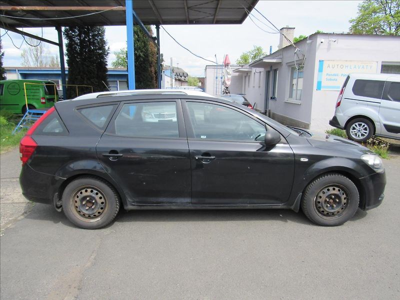 Kia Ceed 1,6 CRDi 66kW Combi - fotka 8 z 25