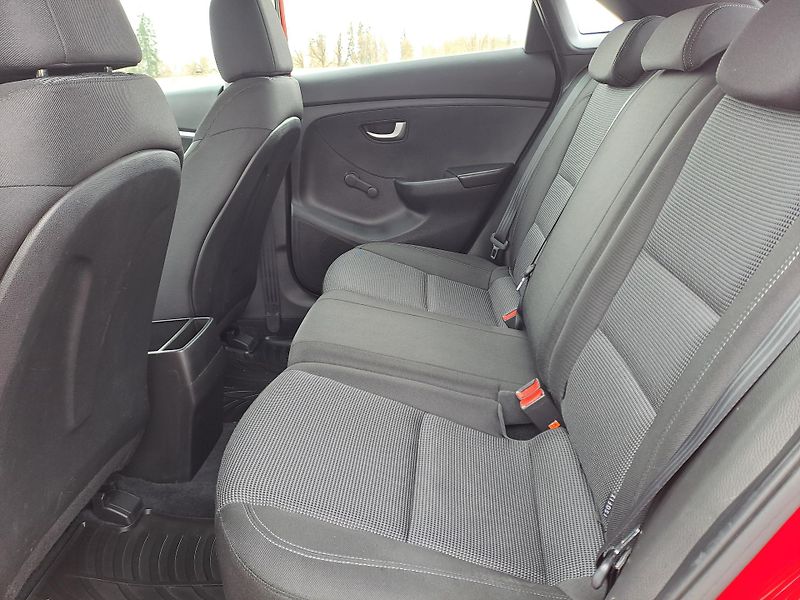 Hyundai i30 1.4i PĚKNÝ STAV, SERVISKA - fotka 22 z 32