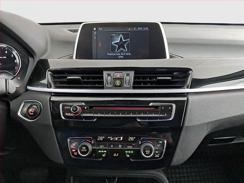 BMW X1 (2019) sDrive18i, Automat, Navi - fotka 12 z 26