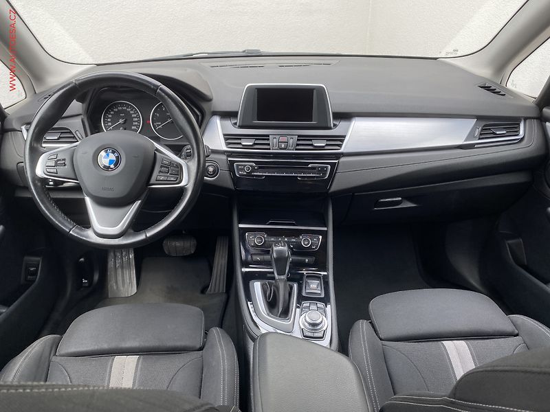 BMW Řada 2 (2015) 2.0 D 218 d, Sport, AT, navi - fotka 8 z 19